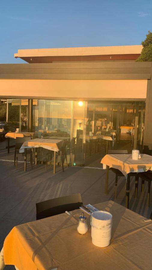 Hotel L'Oasi Кала Гононе Екстериор снимка